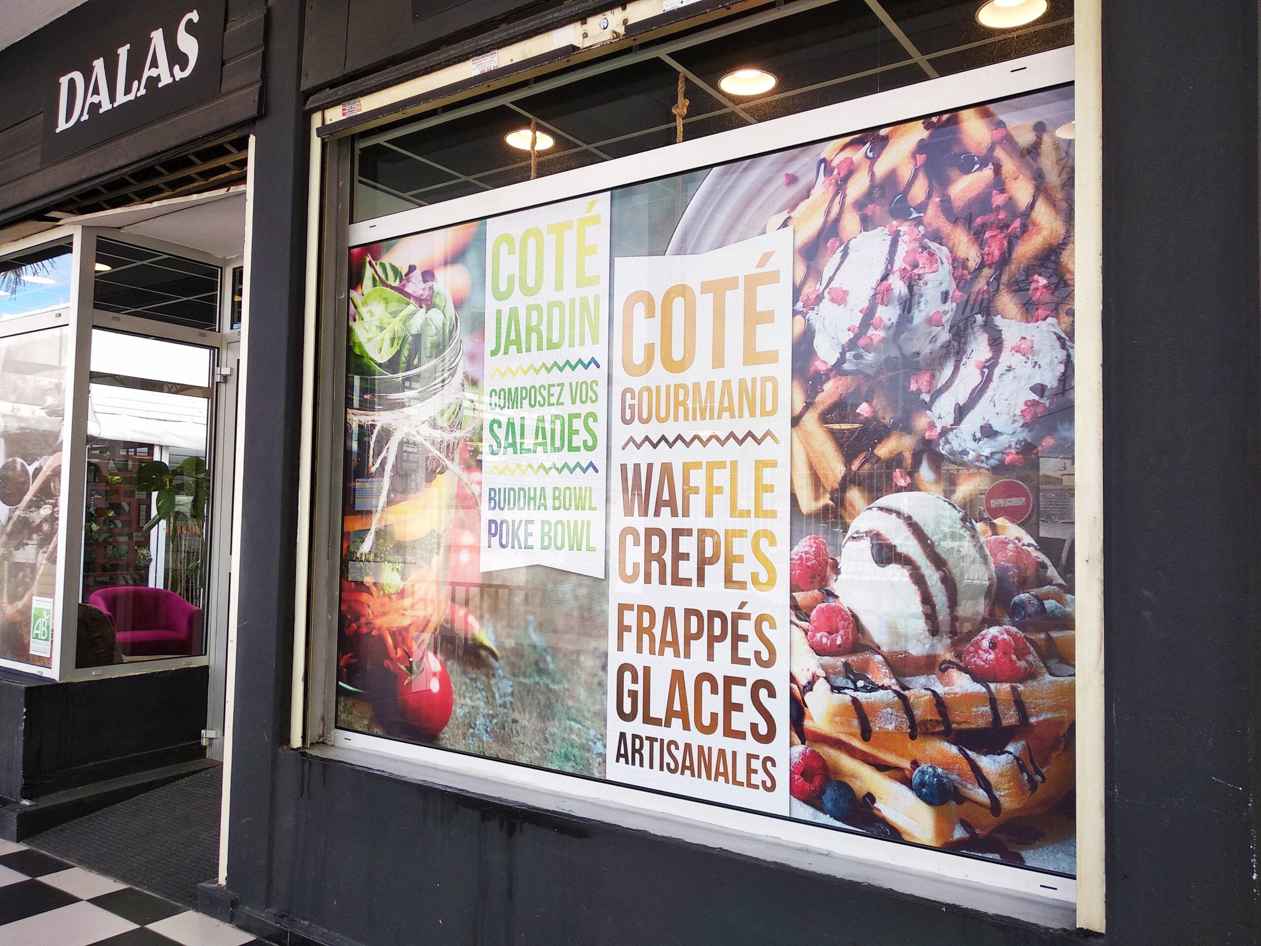 Habillage de vitrine publicitaire pour une meilleure communication