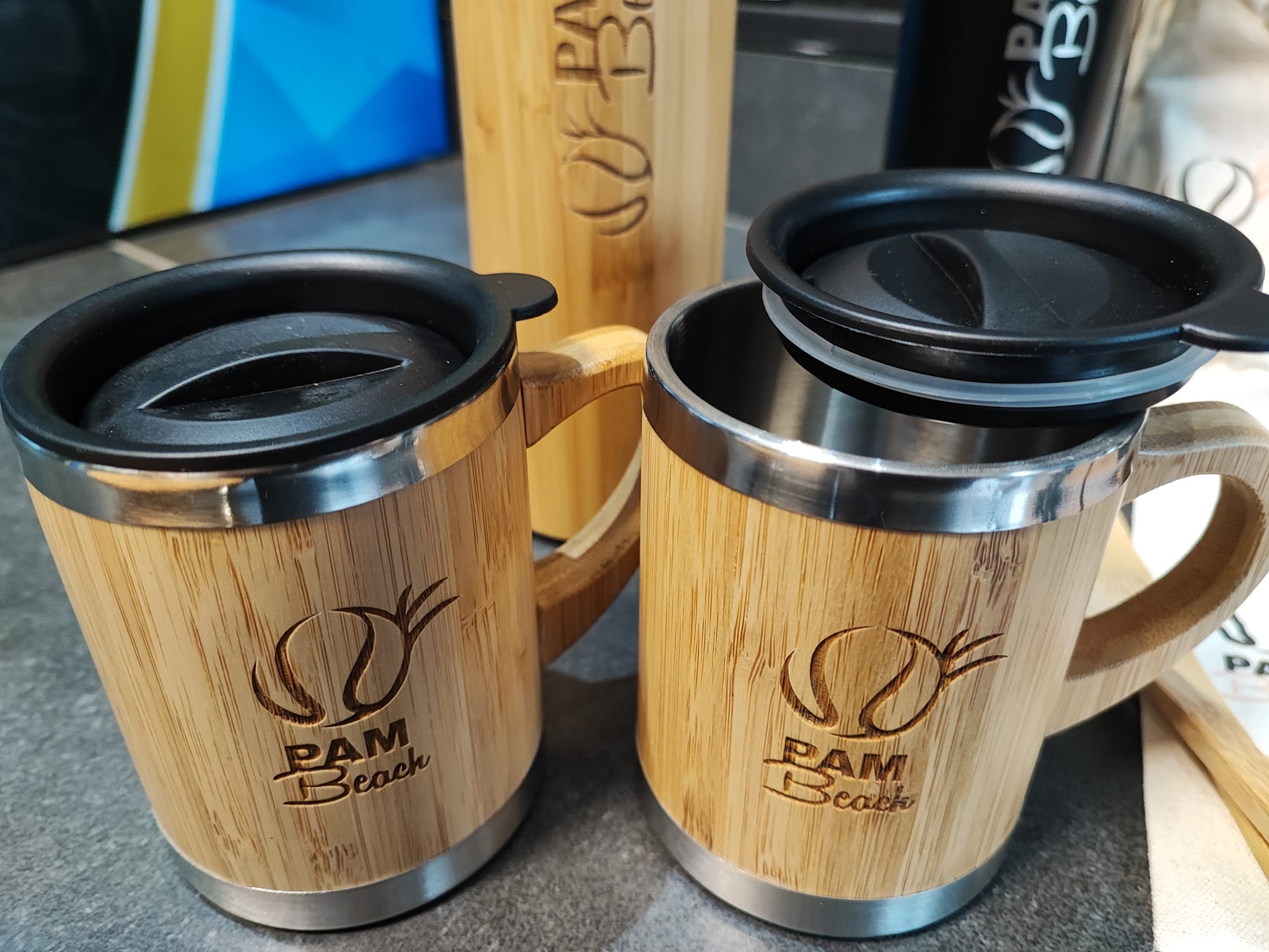Mugs en bambou écologiques, personnalisables par gravure.