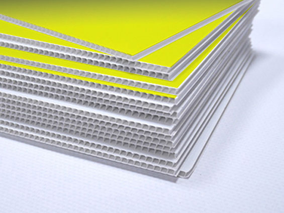 Notre gamme de panneaux de chantier est personnalisable selon vos besoins et vos goûts